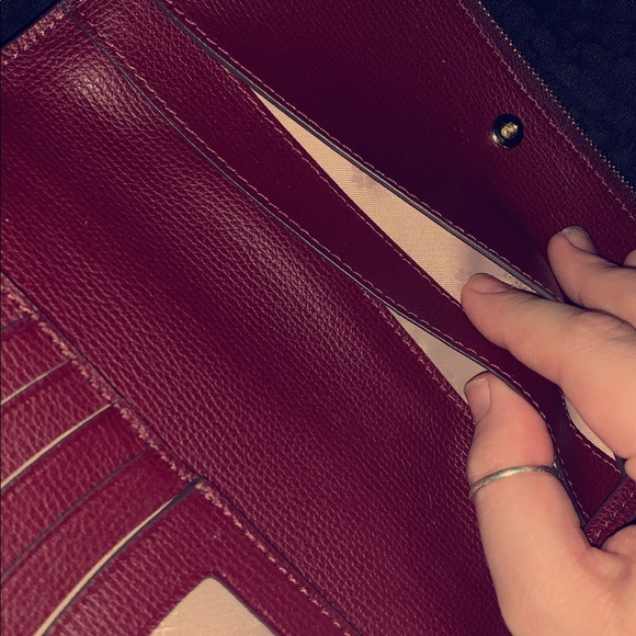 Kate Spade Continental Wristlet. - Picture 5 of 5